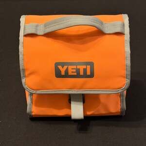 YETI Daytrip Lunch Bag Coral Insulated Food Daily Adult Lunchbox